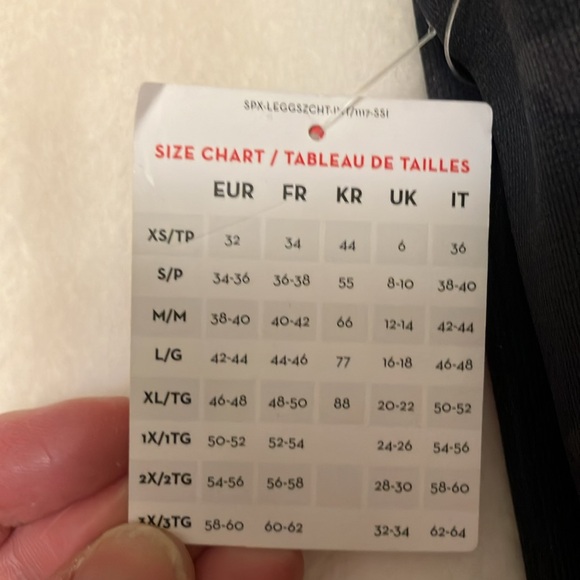 NWT Spanx Look At Me Now Black Camo Seamless Leggings SZ Medium - Picture 4 of 9